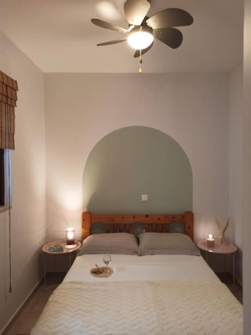 Cozy Apartment In The Heart Of Plaka อายิโอสนิโกลาโอส ภายนอก รูปภาพ